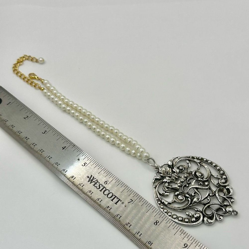 Avon silver tone faux pearl choker necklace - Picture 4 of 9